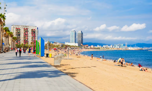 Plage de Barceloneta accessible PMR, passerelle sur sable